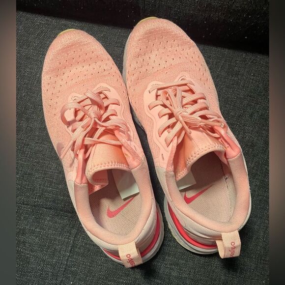 Nike Women's Pink Running Shoes - Picture 7 of 8